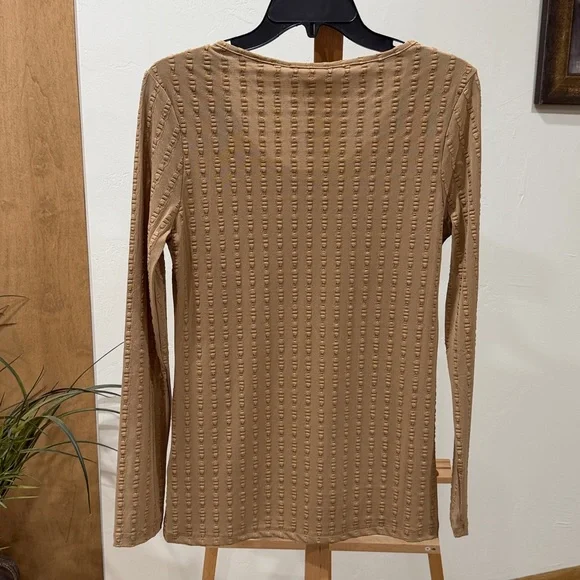 Lior Paris Zina-T Camel Tan Long-Sleeve Scoop Neck Textured Top 
Size L - Picture 3 of 4
